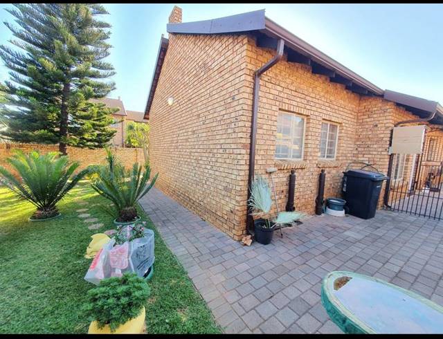 2 BEDROOM HOUSE FOR SALE IN SINOVILLE